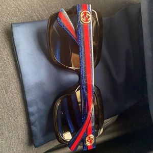 Never worn it was a gift